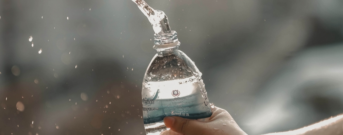 Réduire sa consommation de bouteilles d’eau en plastique en entreprise. - image