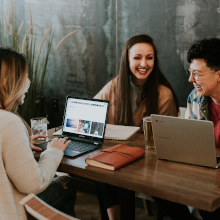 5 actions concrètes  pour se sentir bien au bureau.  - image