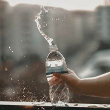 Réduire sa consommation de bouteilles d’eau en plastique en entreprise. - image